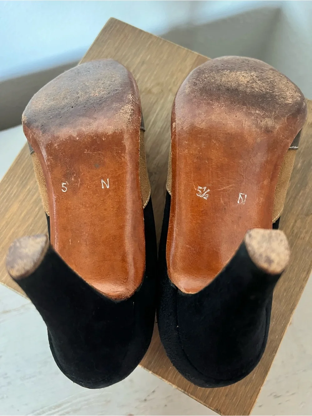 Vintage 60’s suede leather pumps Rosina Ferragamo Schiavone Athens Greece